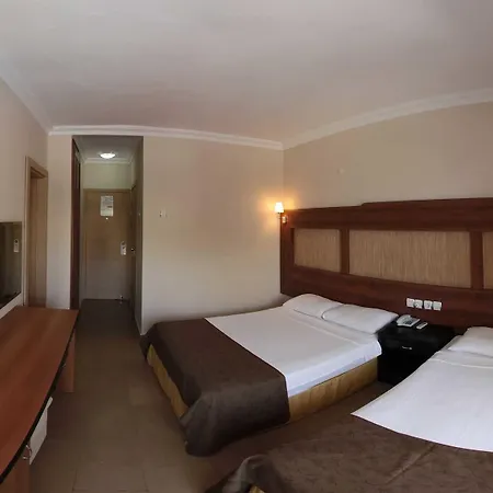 מלון Club Munamar 4*