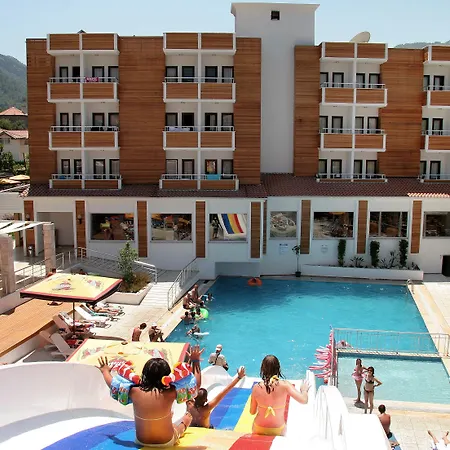 Club Munamar מלון 4*