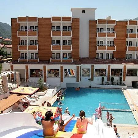 Club Munamar מלון 4*