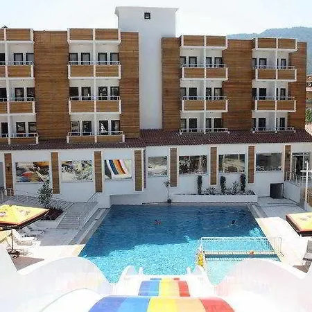 מלון Club Munamar 4*